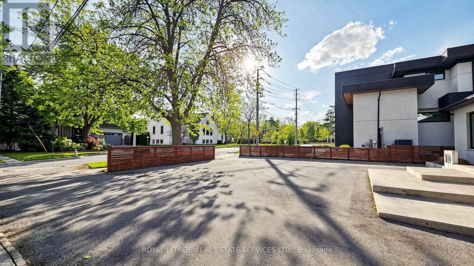 285 Bronte Road, Oakville, ON - Outdoor