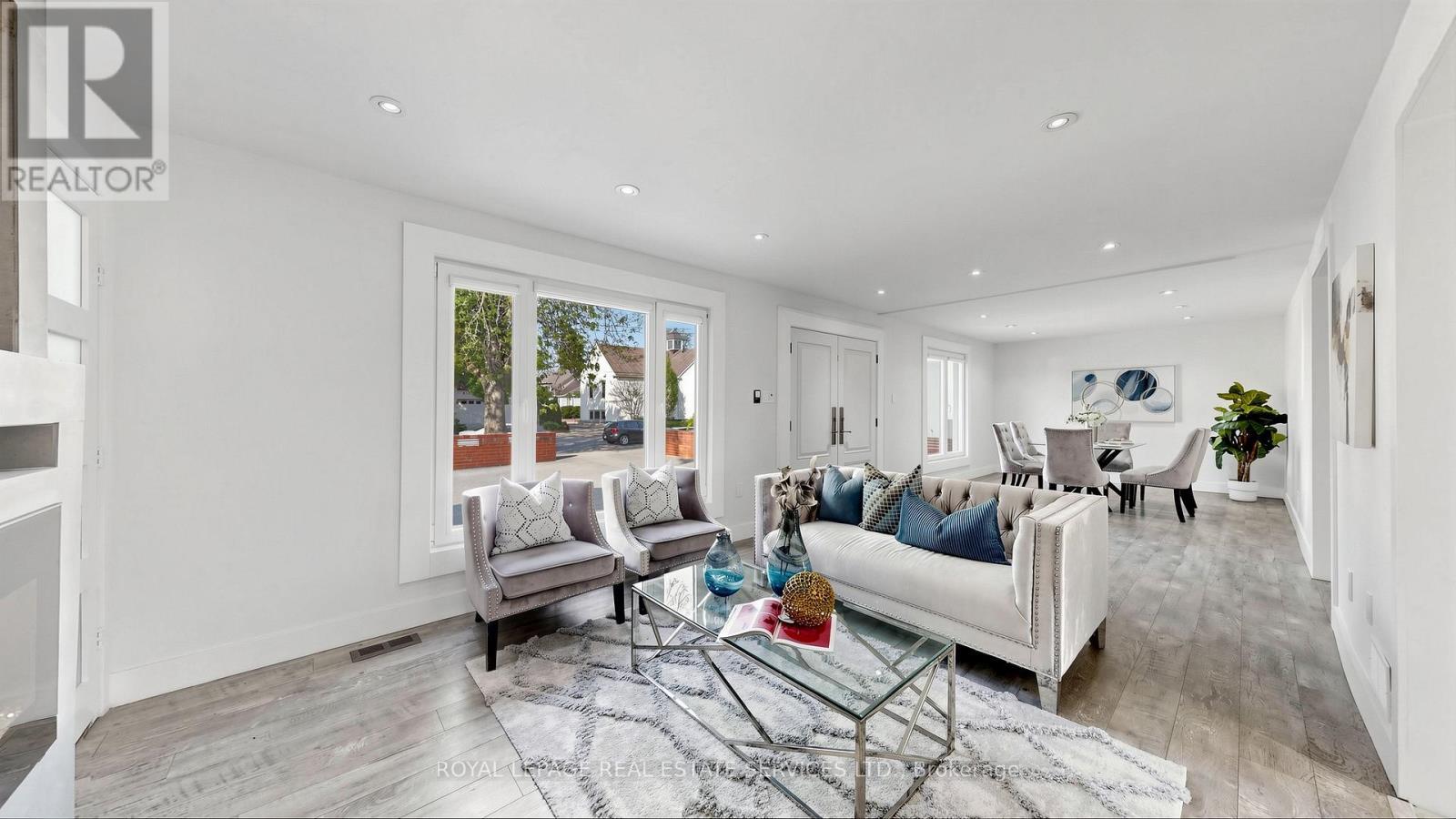 285 Bronte Road, Oakville, ON - Indoor Photo Showing Living Room