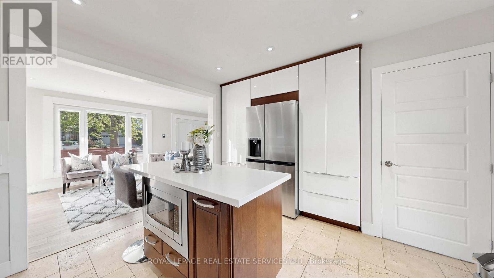 285 Bronte Road, Oakville, ON - Indoor