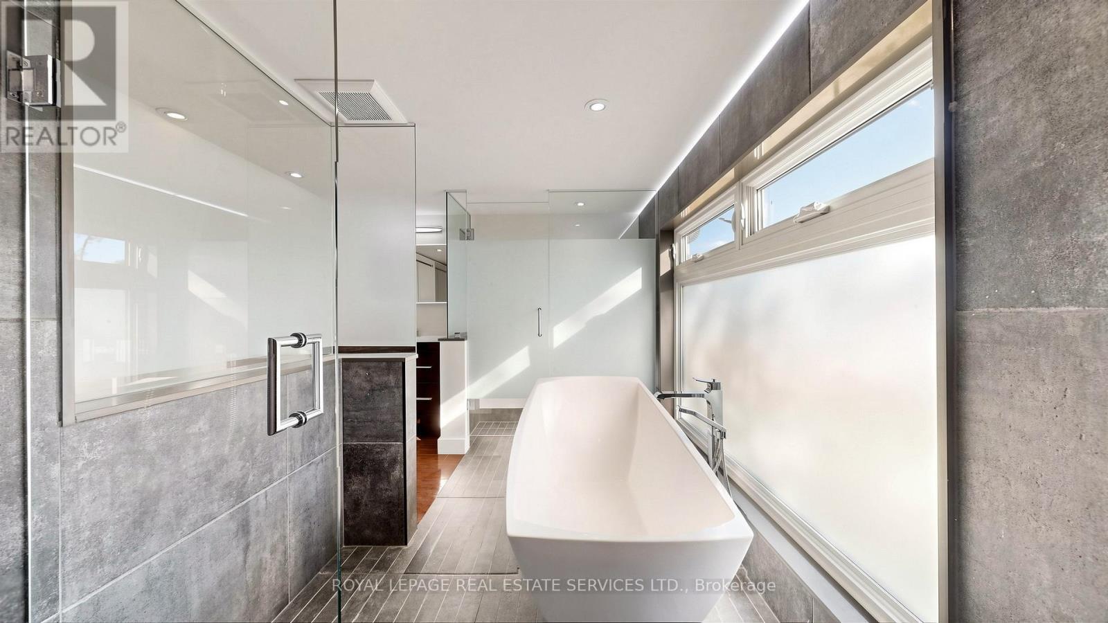 285 Bronte Road, Oakville, ON - Indoor
