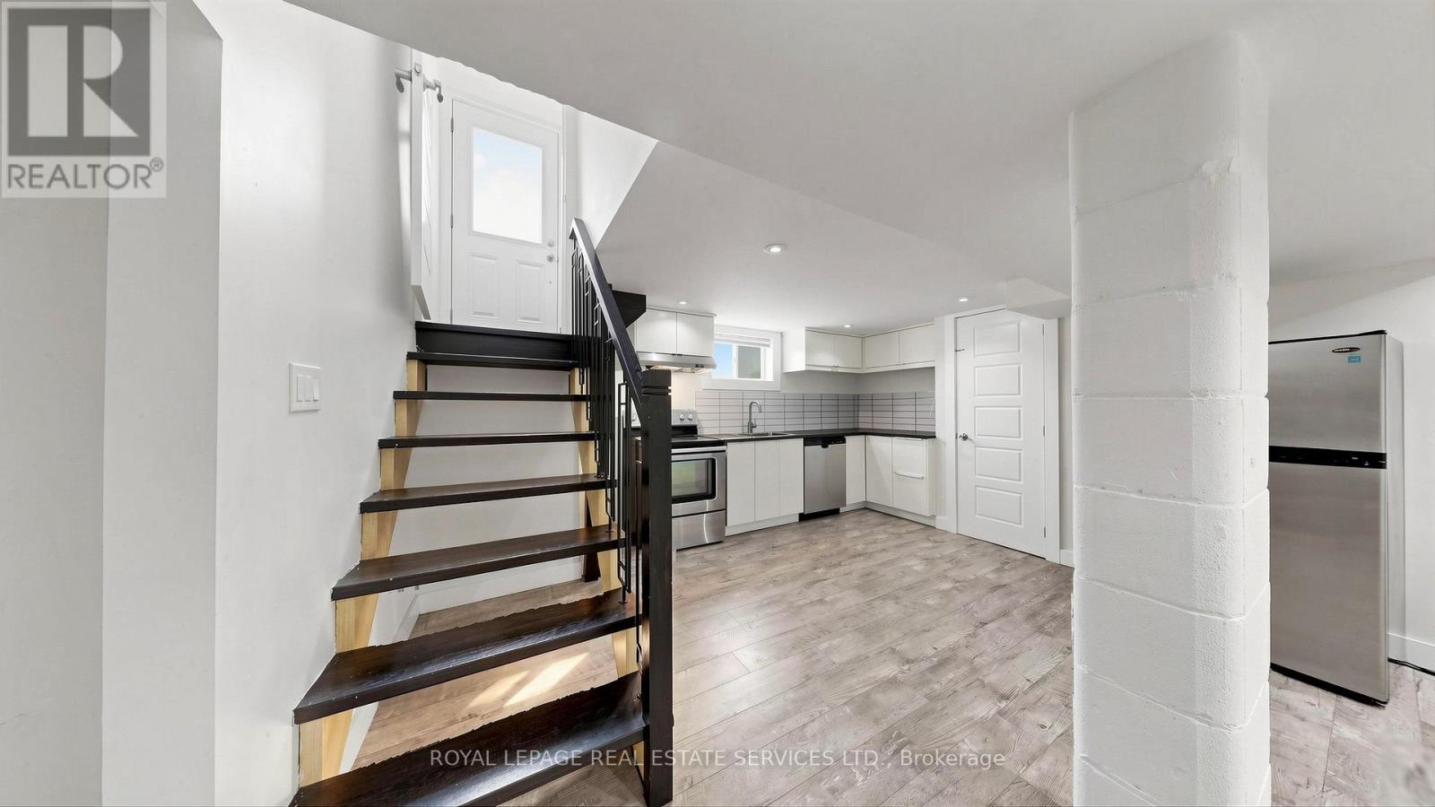 285 Bronte Road, Oakville, ON - Indoor