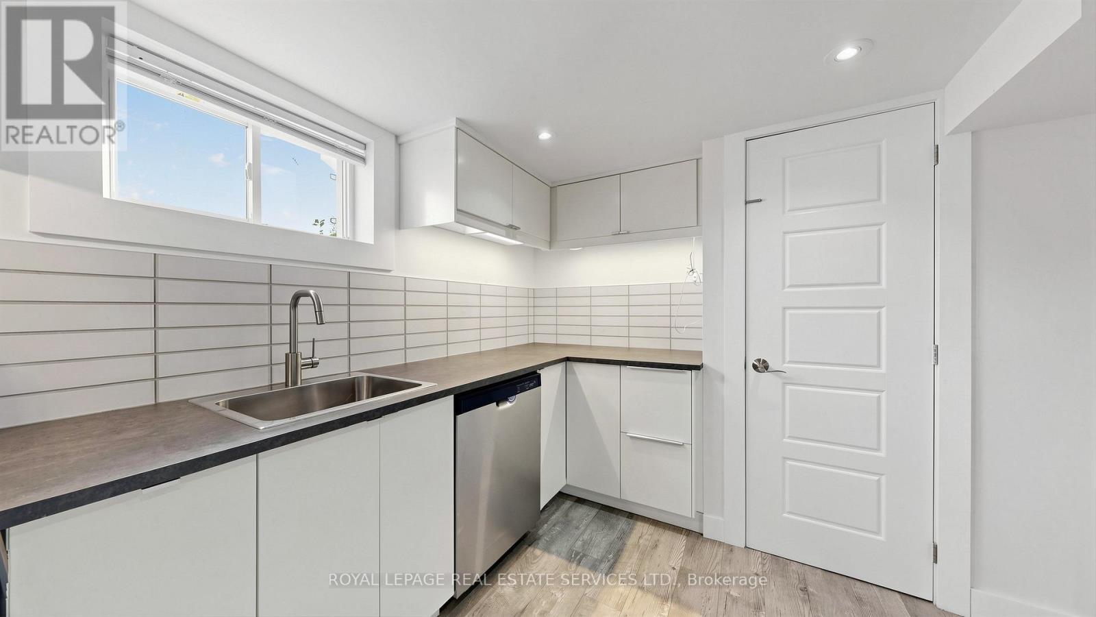 285 Bronte Road, Oakville, ON - Indoor Photo Showing Kitchen With Upgraded Kitchen