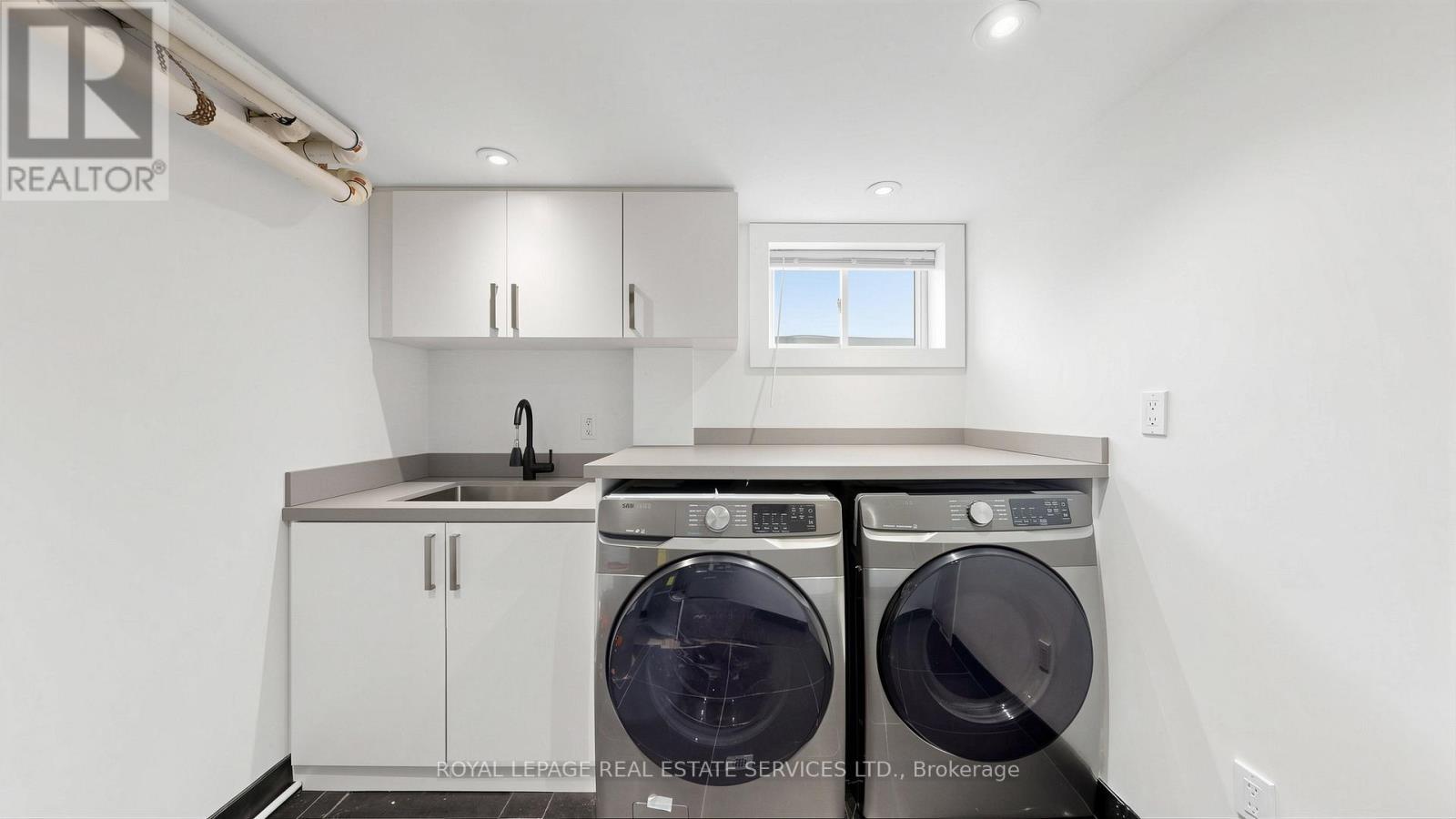 285 Bronte Road, Oakville, ON - Indoor Photo Showing Laundry Room