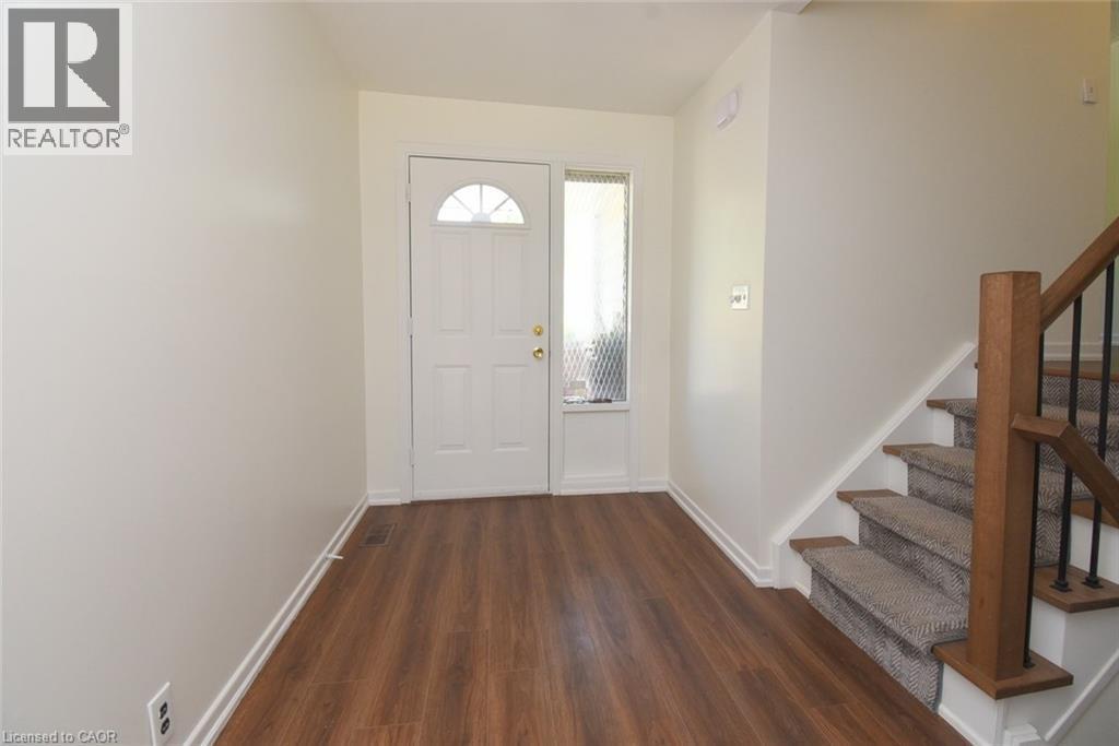 740 Hyde Road, Burlington, ON - Indoor Photo Showing Other Room