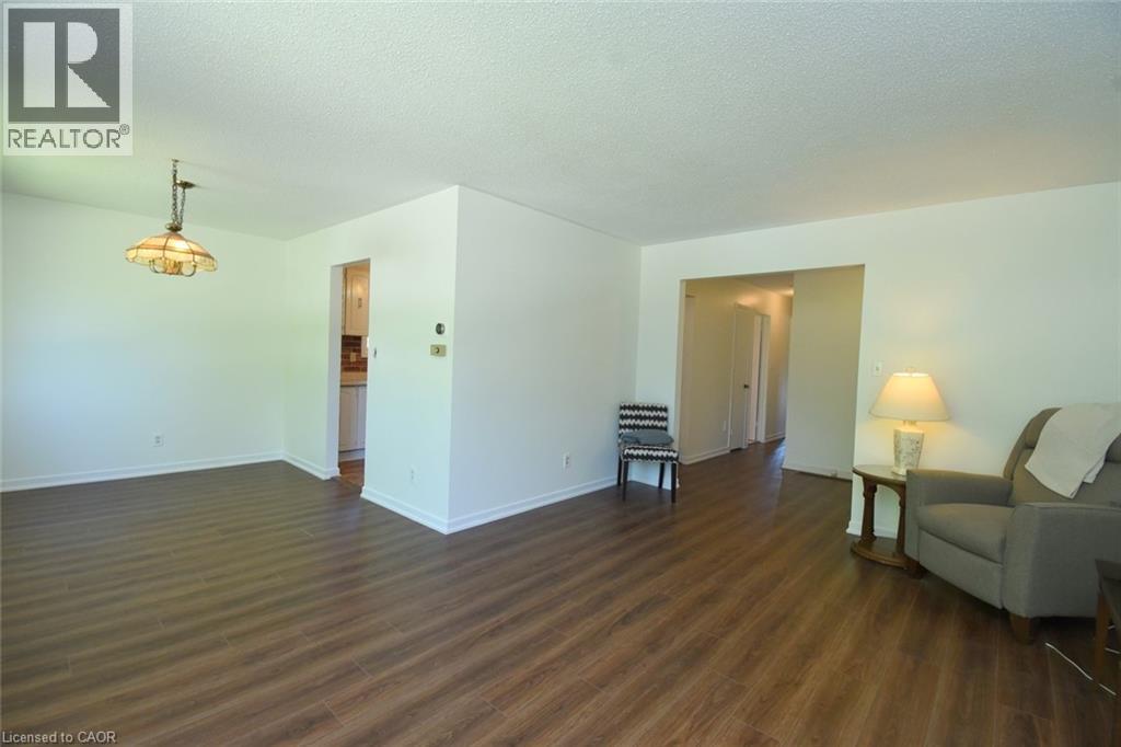 740 Hyde Road, Burlington, ON - Indoor