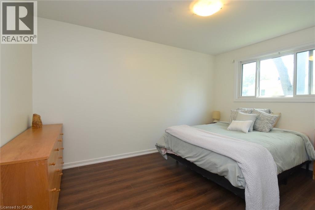 740 Hyde Road, Burlington, ON - Indoor Photo Showing Bedroom