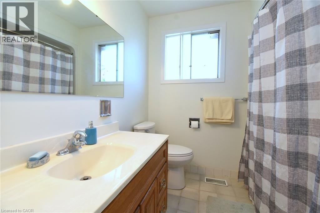 740 Hyde Road, Burlington, ON - Indoor Photo Showing Bathroom