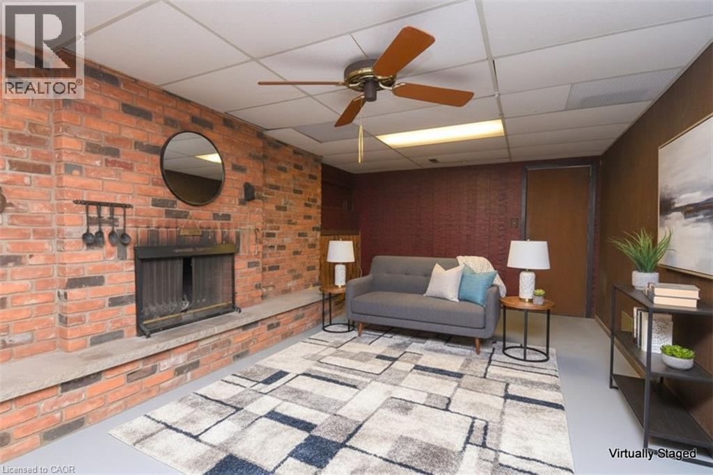 740 Hyde Road, Burlington, ON - Indoor Photo Showing Living Room With Fireplace