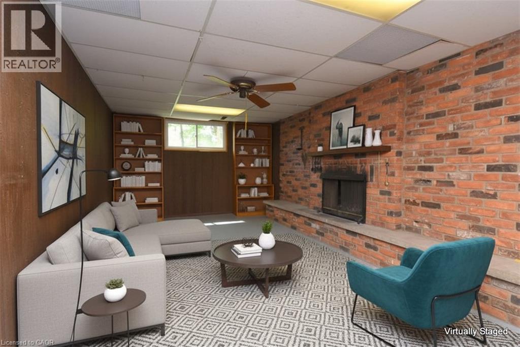 740 Hyde Road, Burlington, ON - Indoor Photo Showing Living Room With Fireplace