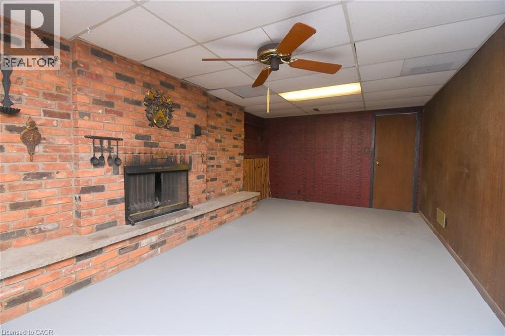 740 Hyde Road, Burlington, ON - Indoor With Fireplace
