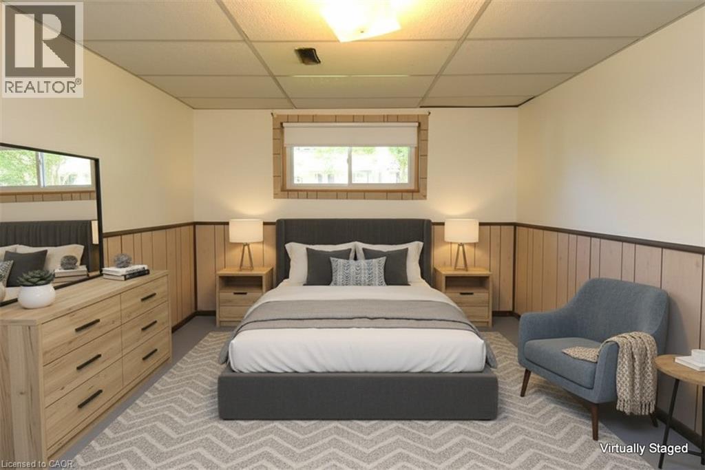 740 Hyde Road, Burlington, ON - Indoor Photo Showing Bedroom