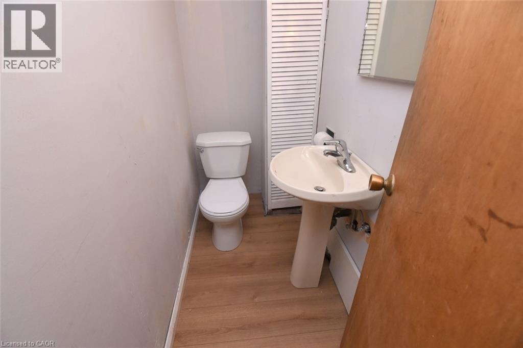 740 Hyde Road, Burlington, ON - Indoor Photo Showing Bathroom