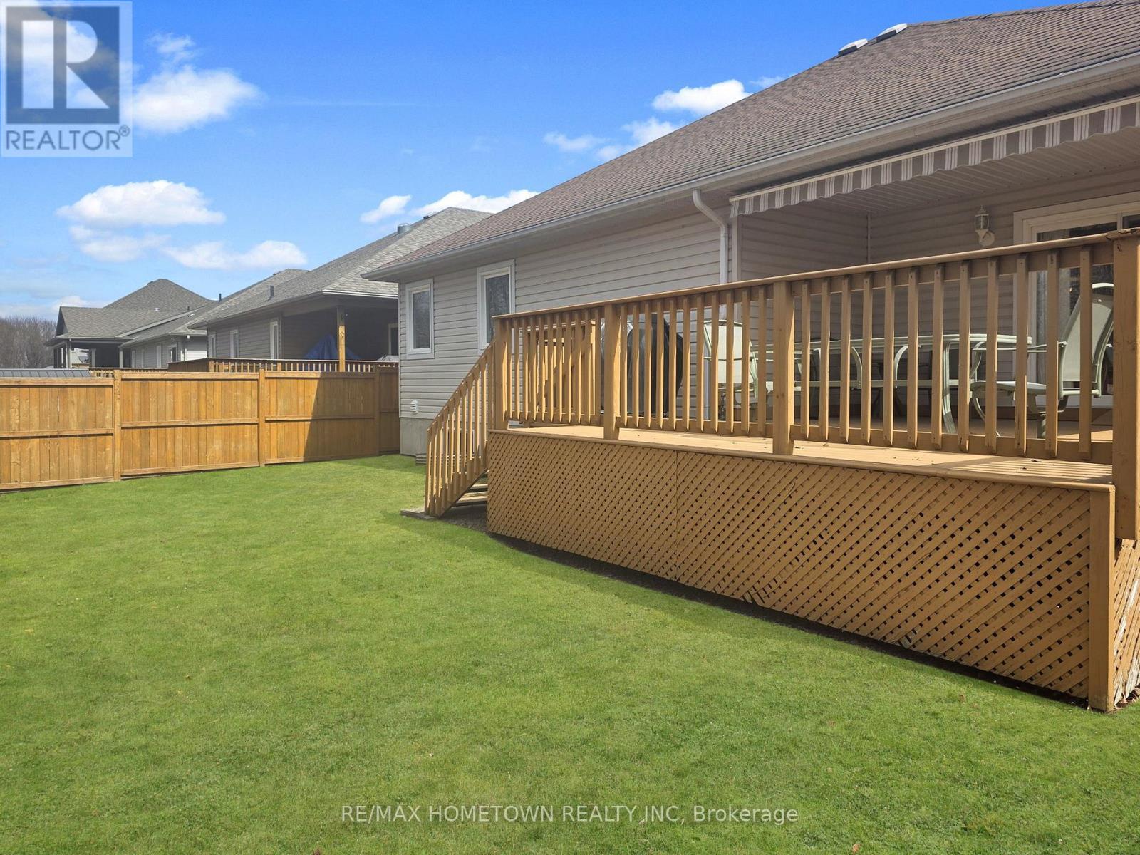 1124 Mcclure Crescent, Brockville, ON - Outdoor With Deck Patio Veranda