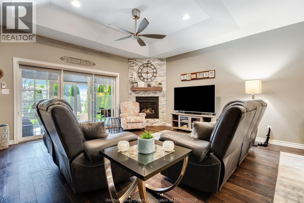 6107 Tiburon Crescent, Windsor, ON - Indoor With Fireplace