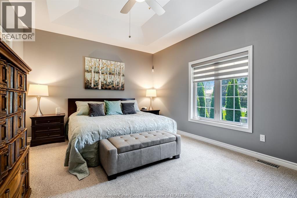 6107 Tiburon Crescent, Windsor, ON - Indoor Photo Showing Bedroom