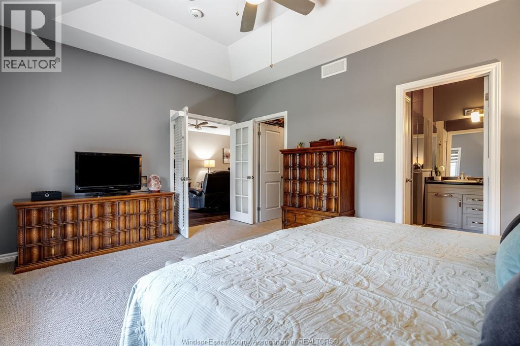 6107 Tiburon Crescent, Windsor, ON - Indoor Photo Showing Bedroom