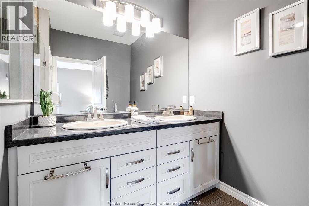 6107 Tiburon Crescent, Windsor, ON - Indoor Photo Showing Bathroom