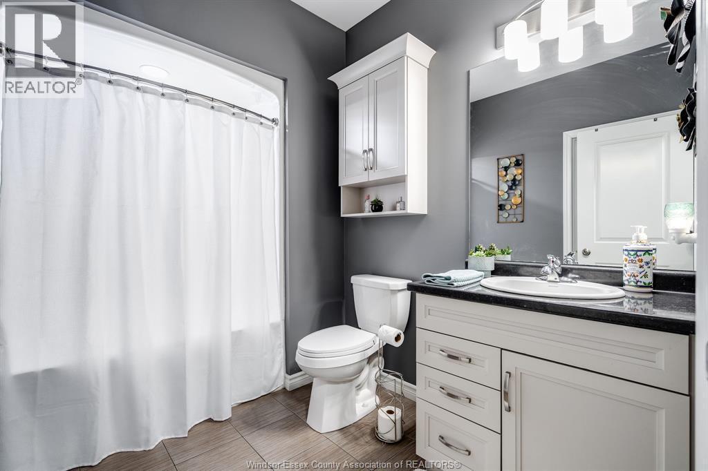6107 Tiburon Crescent, Windsor, ON - Indoor Photo Showing Bathroom