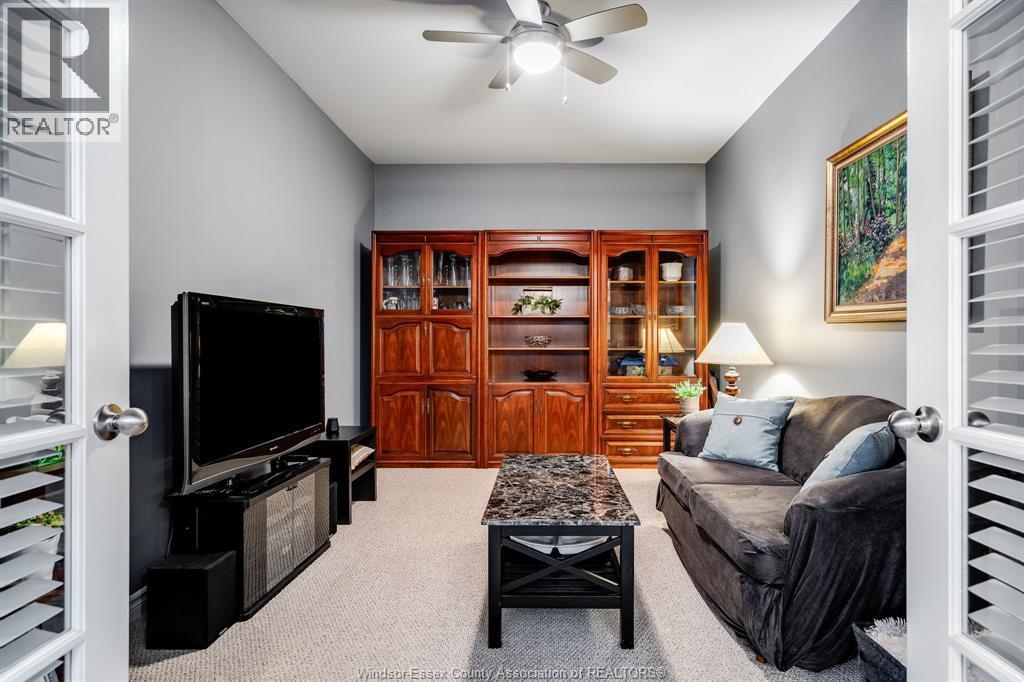 6107 Tiburon Crescent, Windsor, ON - Indoor Photo Showing Living Room
