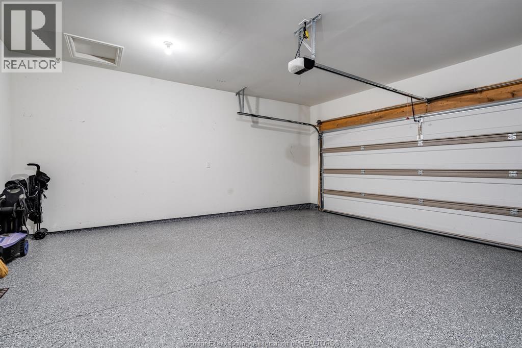 6107 Tiburon Crescent, Windsor, ON - Indoor Photo Showing Garage