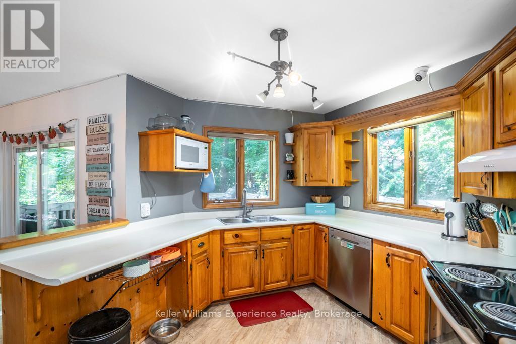 14 Oneida Crescent, Tiny, ON - Indoor Photo Showing Kitchen With Double Sink