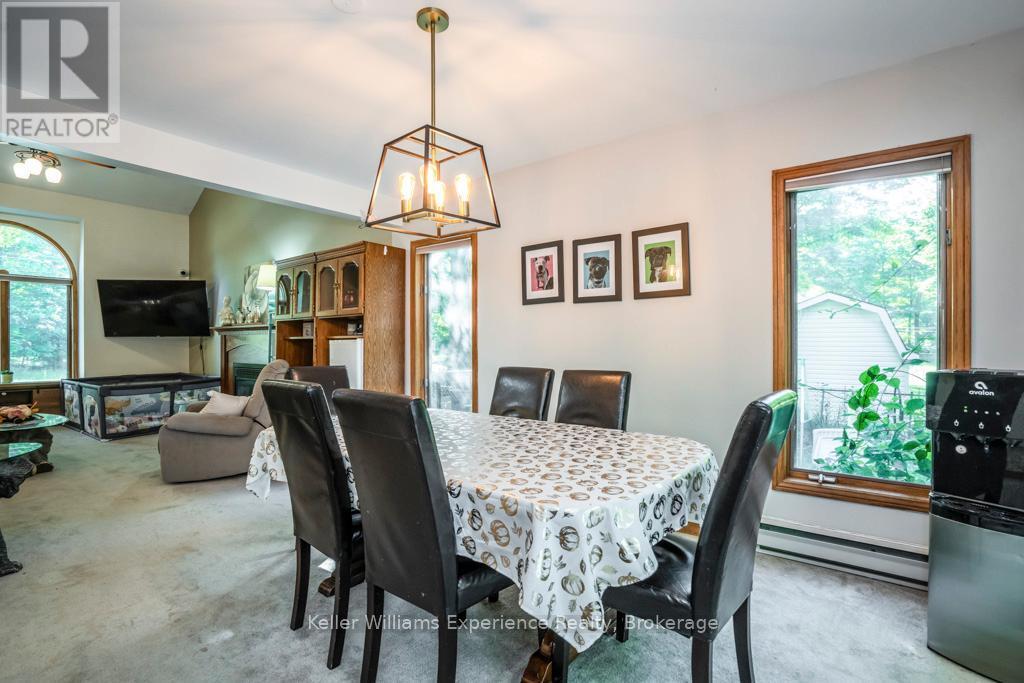 14 Oneida Crescent, Tiny, ON - Indoor Photo Showing Dining Room