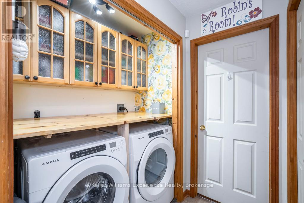 14 Oneida Crescent, Tiny, ON - Indoor Photo Showing Laundry Room