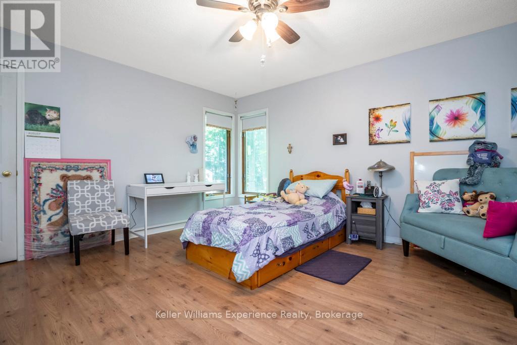 14 Oneida Crescent, Tiny, ON - Indoor Photo Showing Bedroom