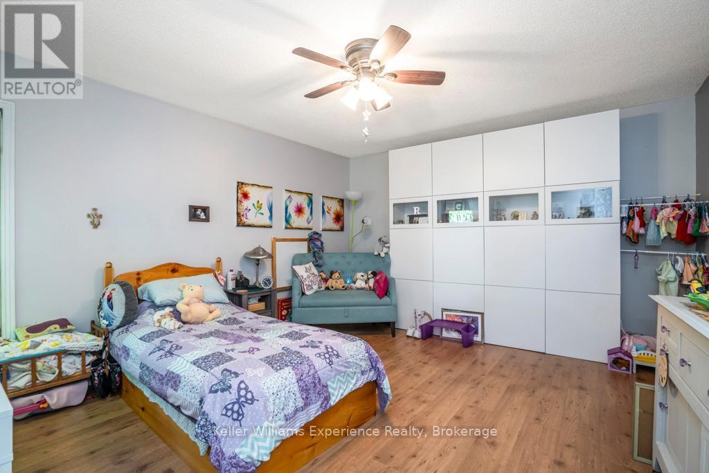 14 Oneida Crescent, Tiny, ON - Indoor Photo Showing Bedroom