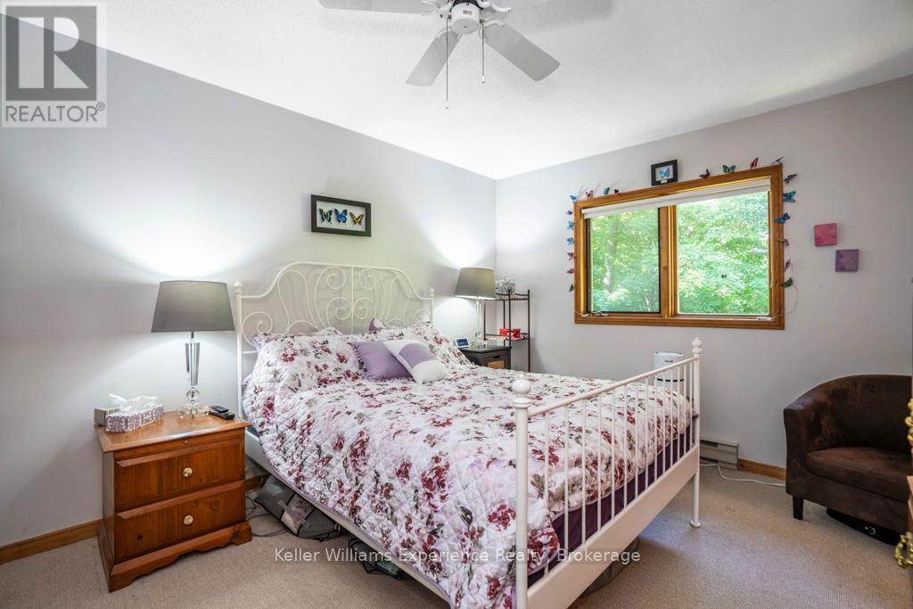 14 Oneida Crescent, Tiny, ON - Indoor Photo Showing Bedroom