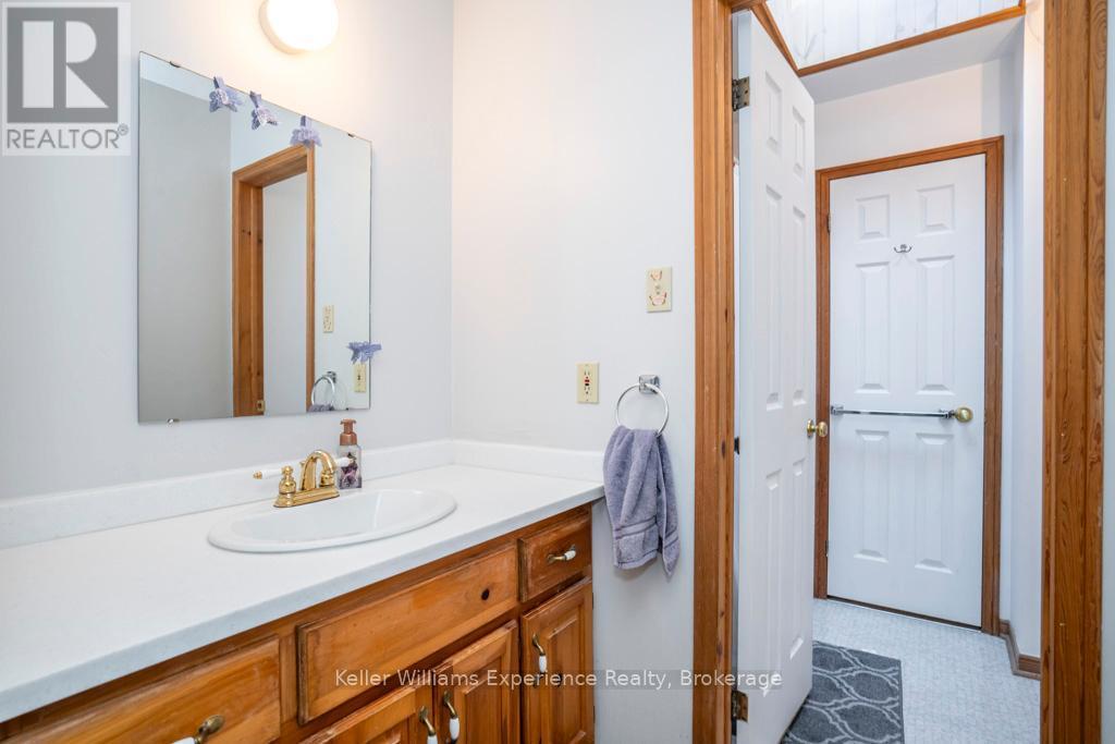 14 Oneida Crescent, Tiny, ON - Indoor Photo Showing Bathroom