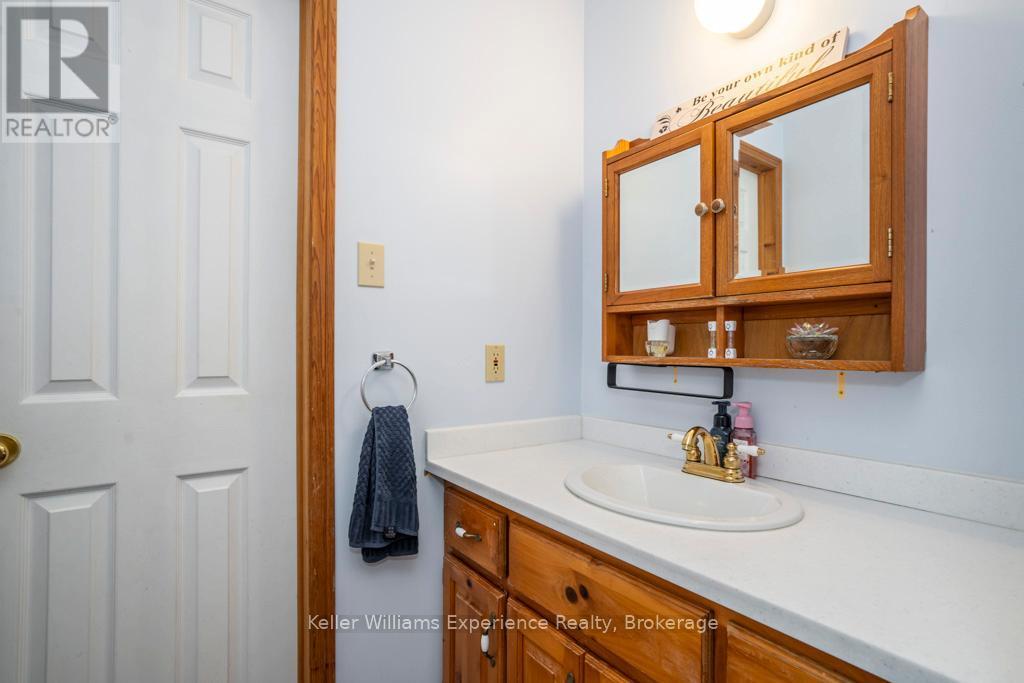 14 Oneida Crescent, Tiny, ON - Indoor Photo Showing Bathroom