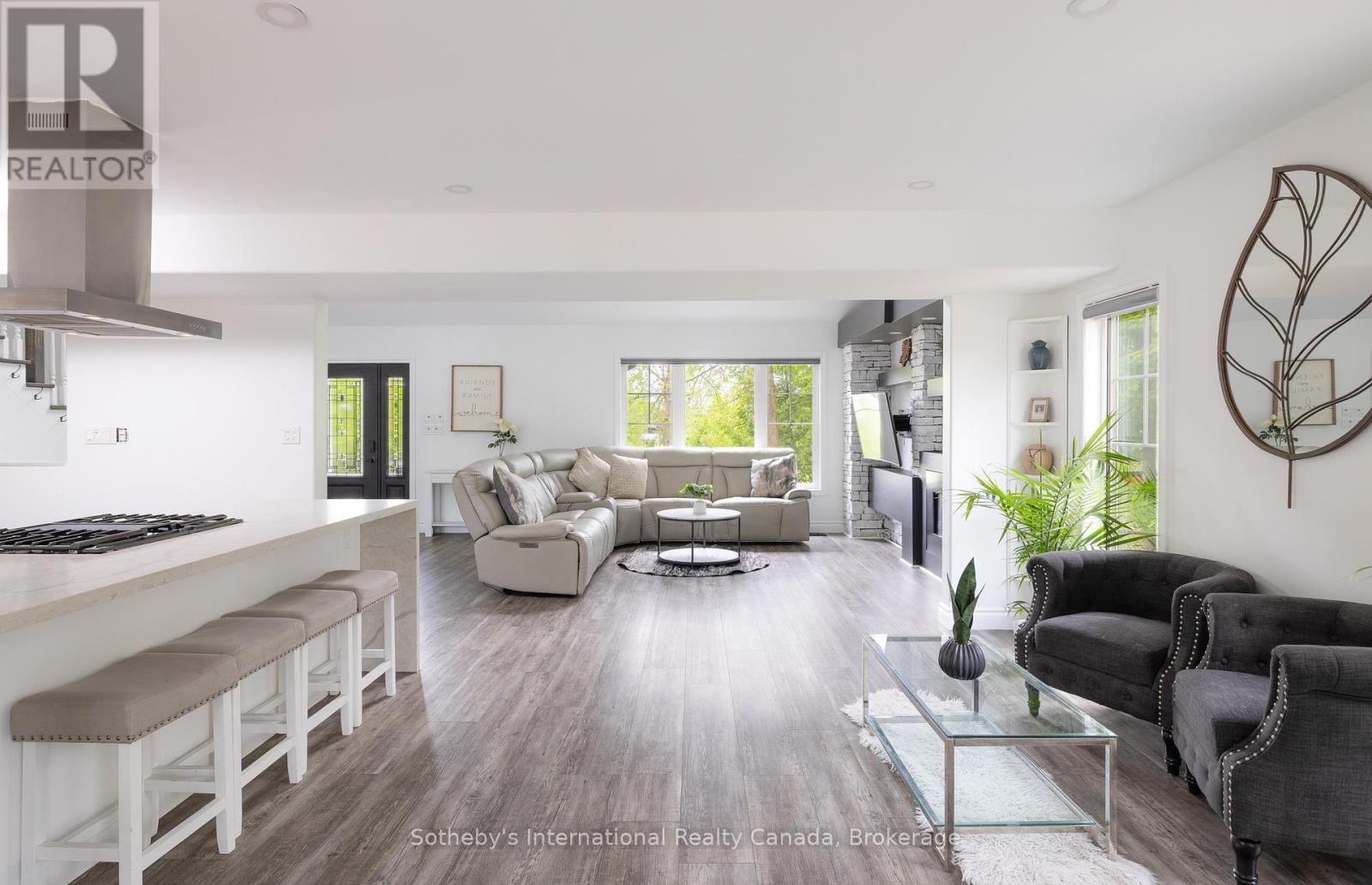 129 Bass Line, Oro-Medonte (Prices Corners), ON - Indoor Photo Showing Living Room