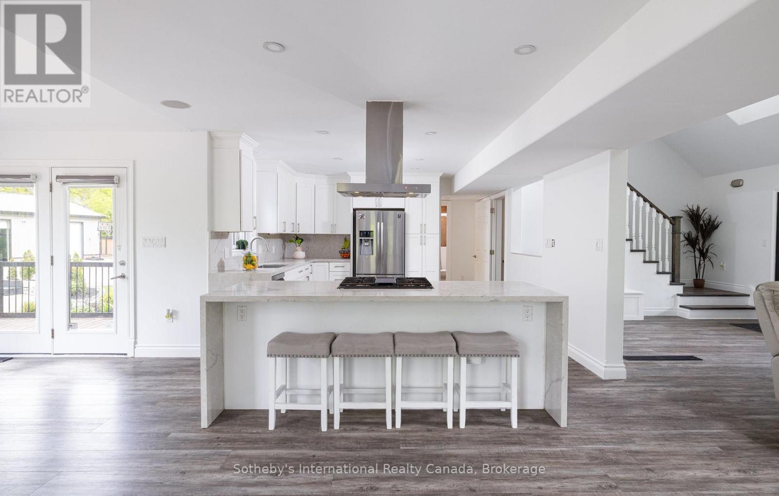 129 Bass Line, Oro-Medonte (Prices Corners), ON - Indoor Photo Showing Kitchen