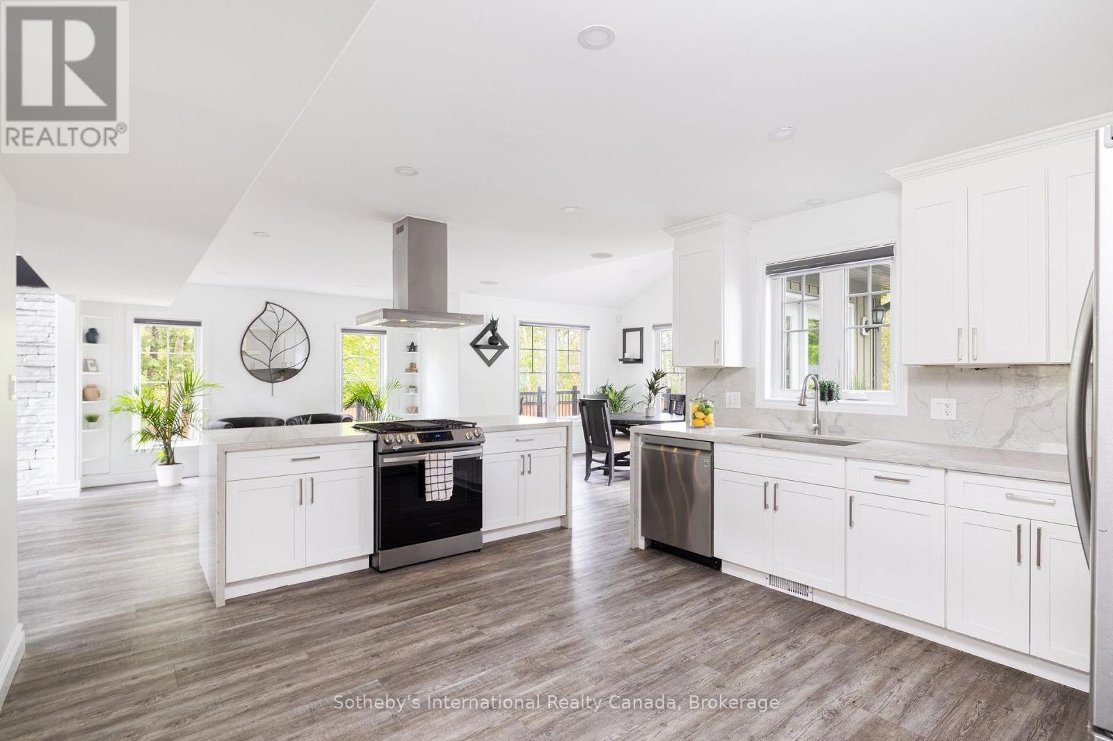 129 Bass Line, Oro-Medonte (Prices Corners), ON - Indoor Photo Showing Kitchen