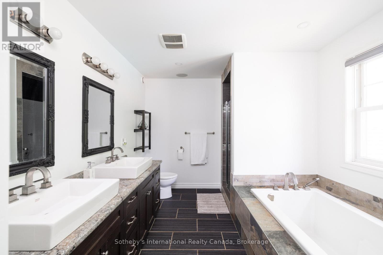 129 Bass Line, Oro-Medonte (Prices Corners), ON - Indoor Photo Showing Bathroom