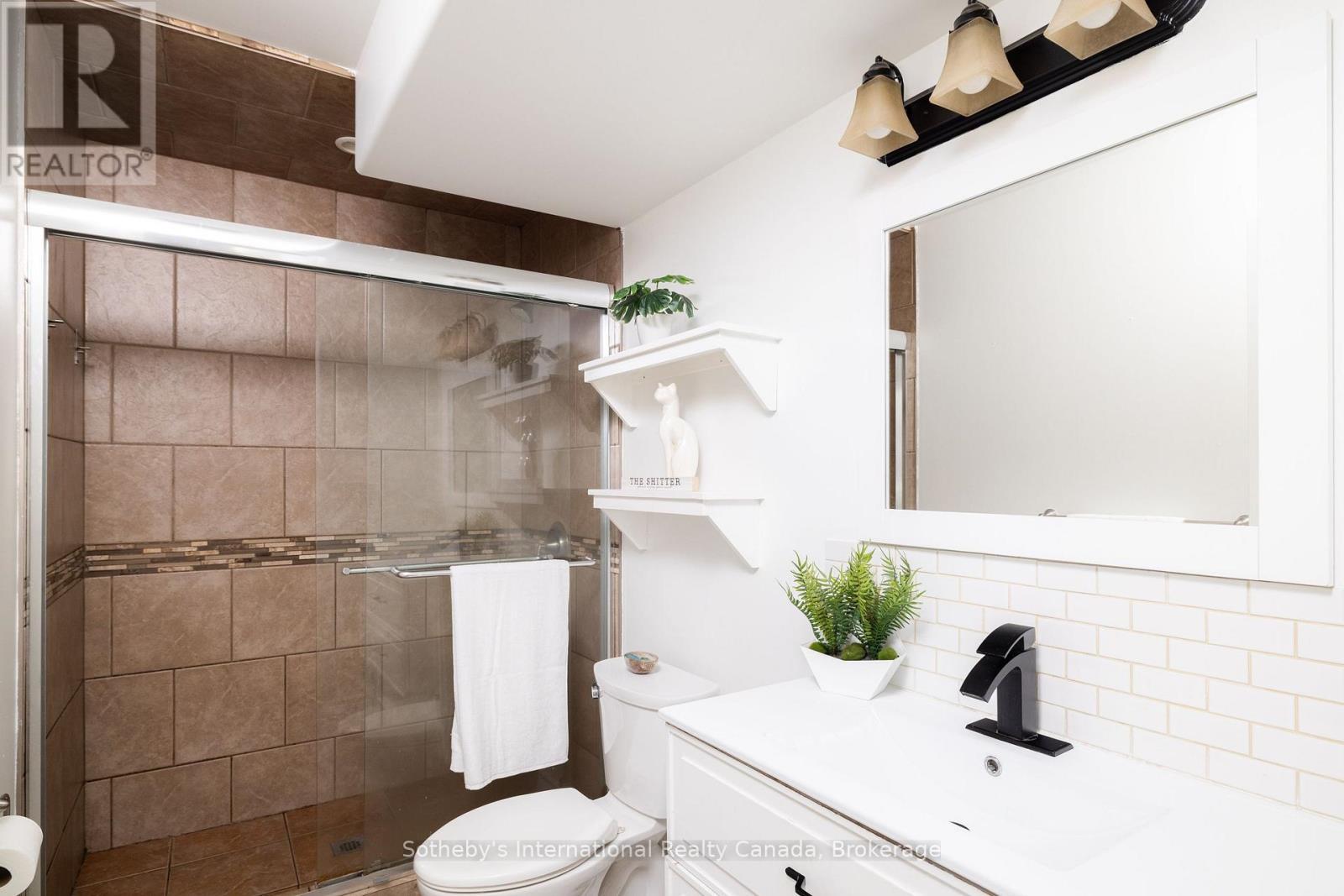 129 Bass Line, Oro-Medonte (Prices Corners), ON - Indoor Photo Showing Bathroom