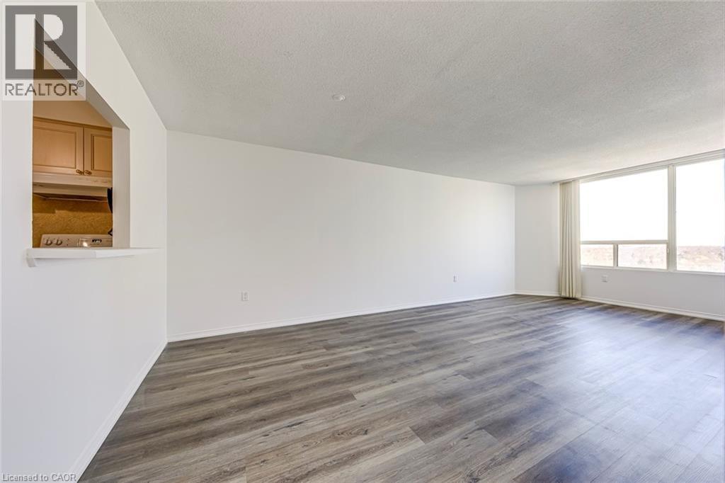 1270 Maple Crossing Boulevard Unit# 1705, Burlington, ON - Indoor Photo Showing Other Room
