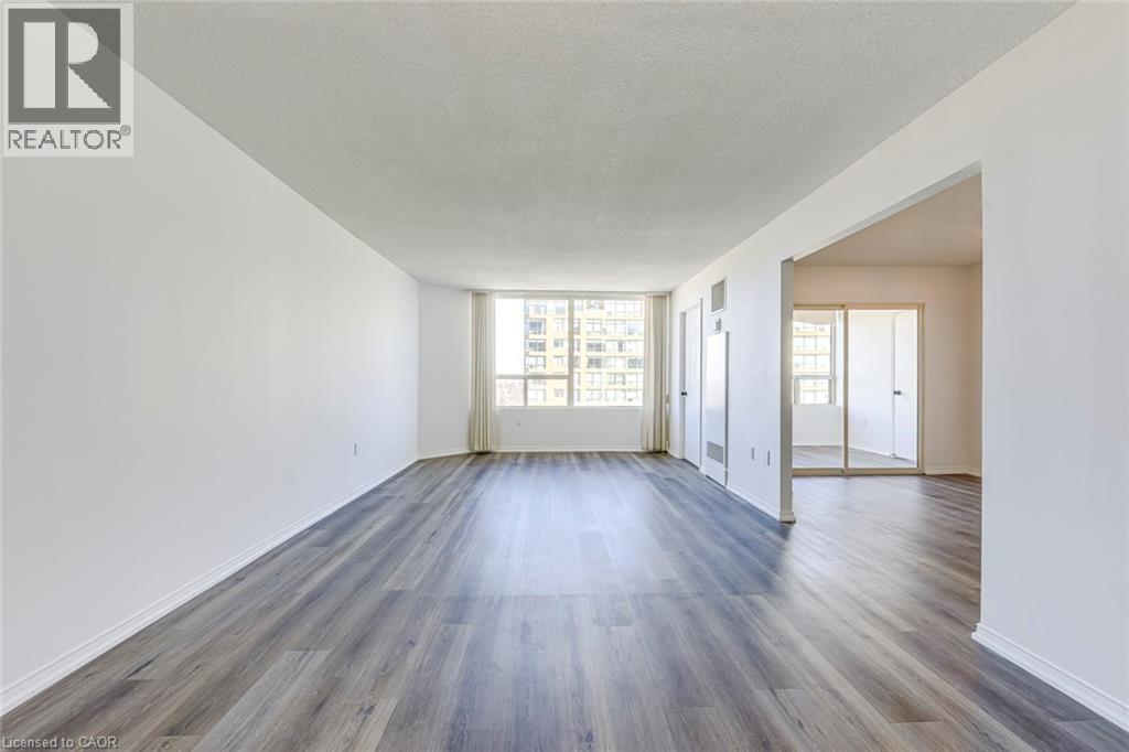 1270 Maple Crossing Boulevard Unit# 1705, Burlington, ON - Indoor Photo Showing Other Room