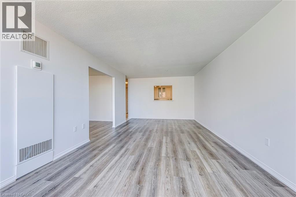 1270 Maple Crossing Boulevard Unit# 1705, Burlington, ON - Indoor Photo Showing Other Room
