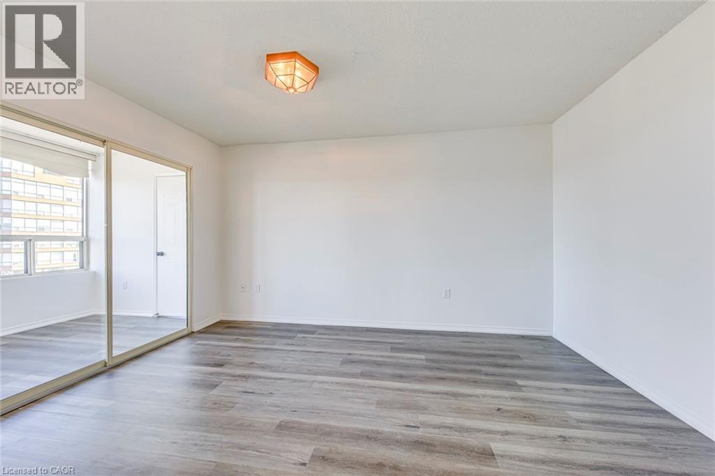 1270 Maple Crossing Boulevard Unit# 1705, Burlington, ON - Indoor Photo Showing Other Room