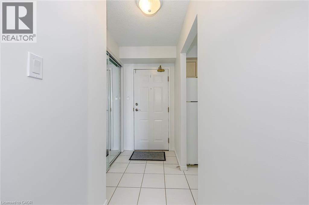 1270 Maple Crossing Boulevard Unit# 1705, Burlington, ON - Indoor Photo Showing Other Room