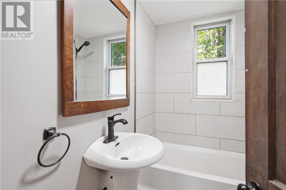 140 Baker Street, Sudbury, ON - Indoor Photo Showing Bathroom