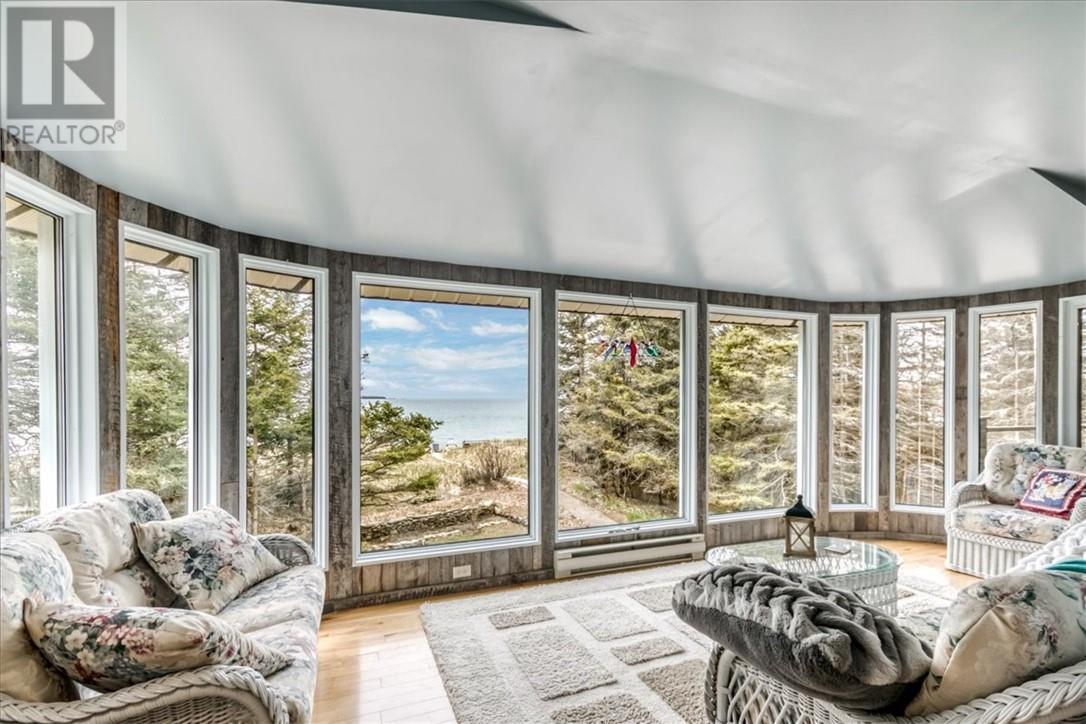82A Pennie Avenue, Tehkummah, ON - Indoor Photo Showing Living Room