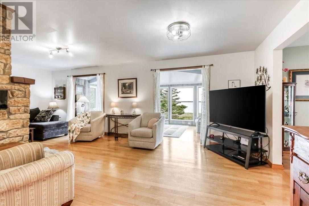 82A Pennie Avenue, Tehkummah, ON - Indoor Photo Showing Living Room