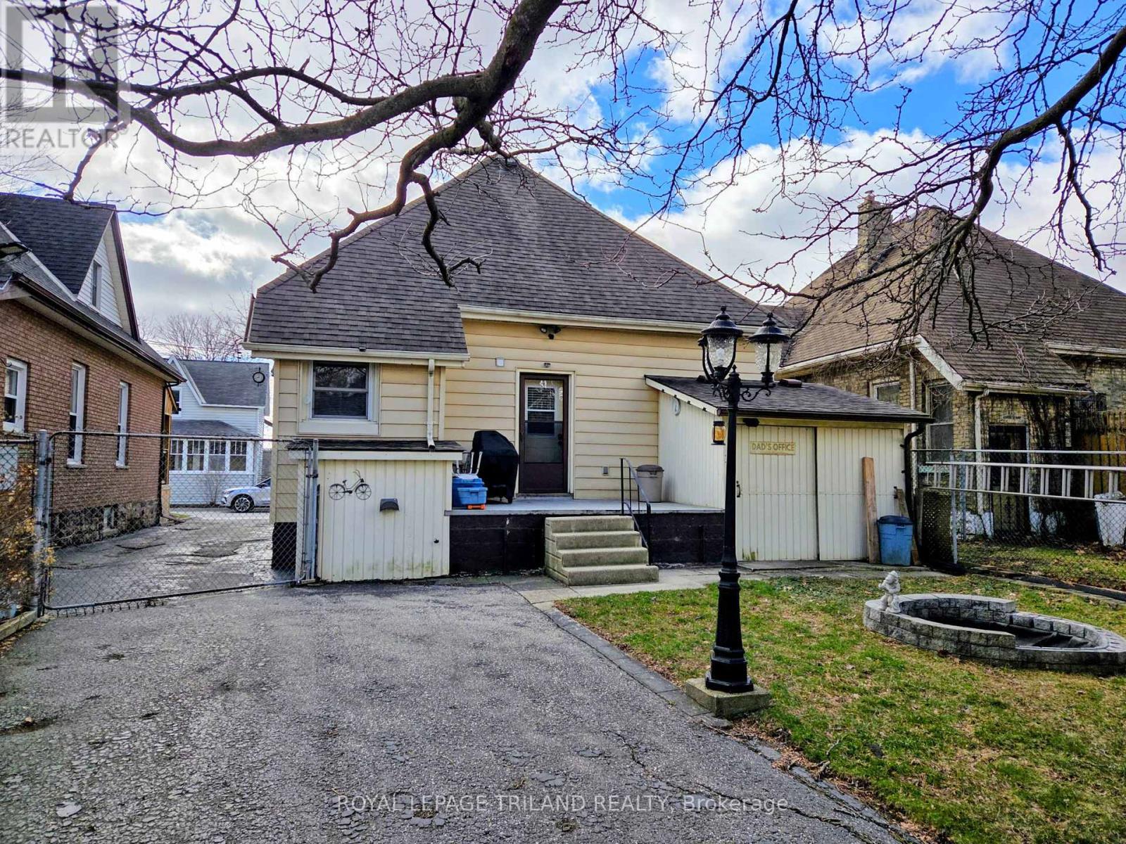 8 Weldon Avenue, St. Thomas, ON - Outdoor