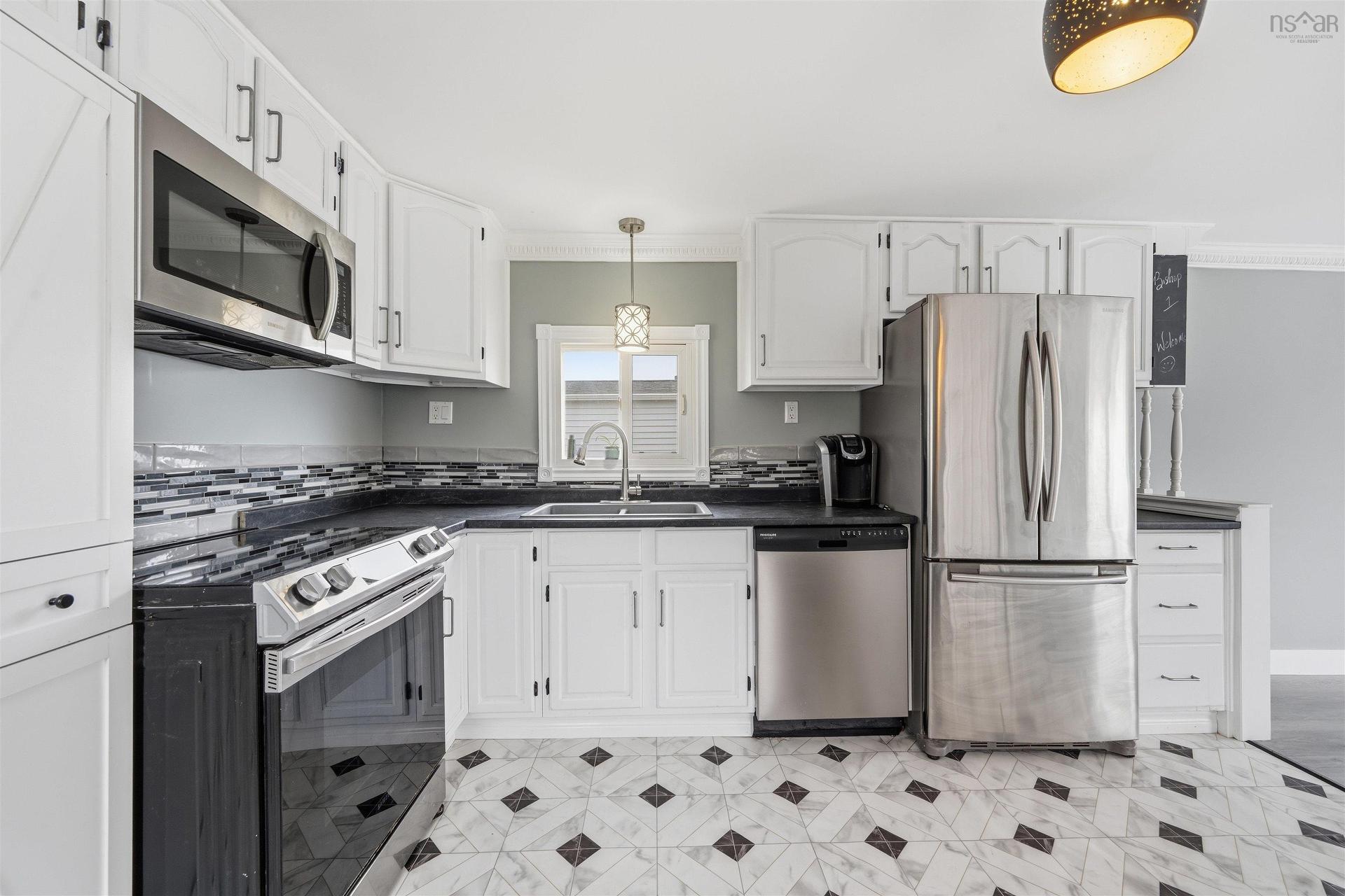 1 Bishop Avenue, Dartmouth, NS