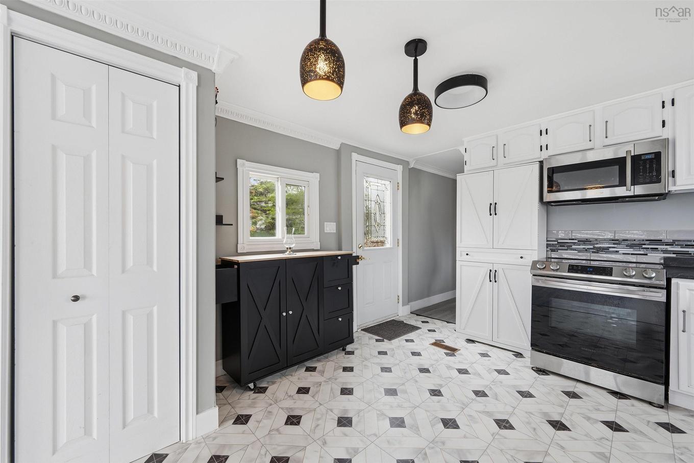 1 Bishop Avenue, Dartmouth, NS