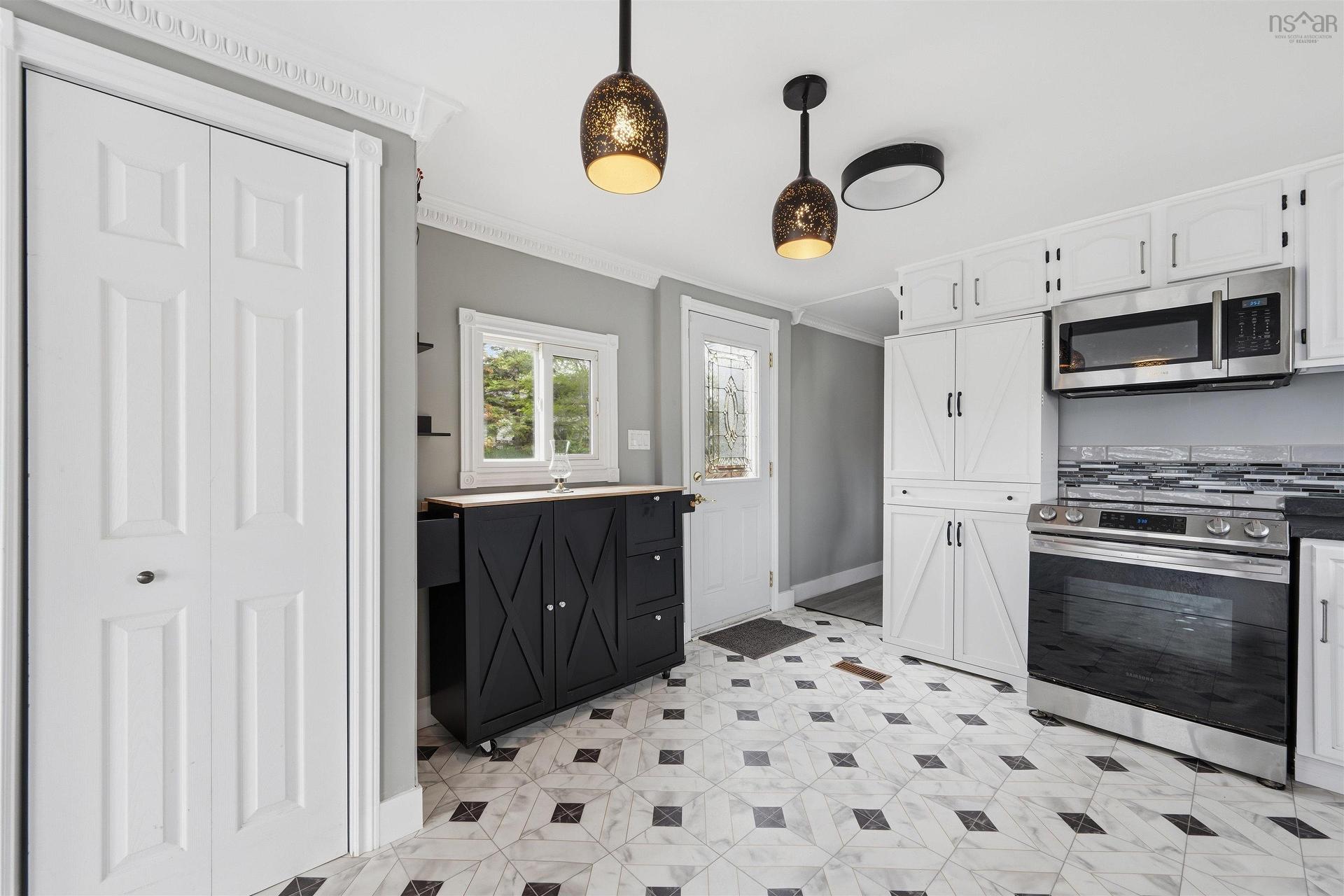 1 Bishop Avenue, Dartmouth, NS