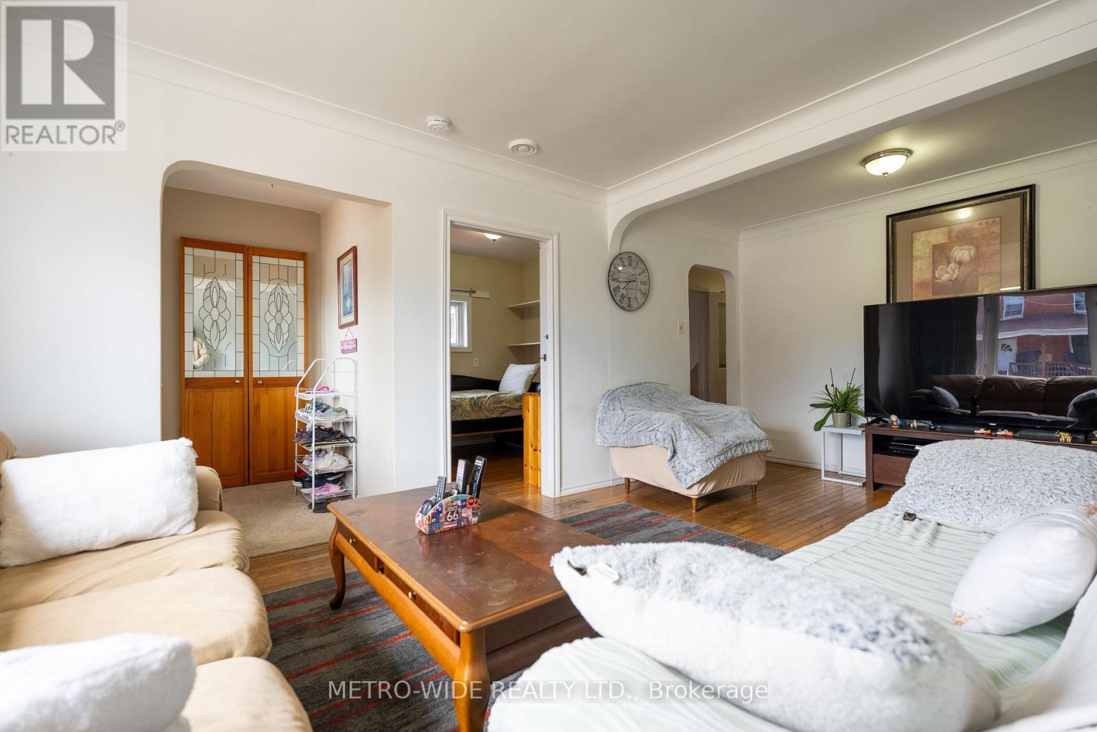 476 First Avenue E, North Bay, ON - Indoor Photo Showing Living Room